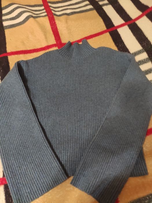 Свитер женский..