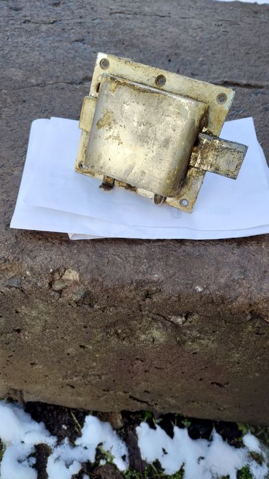 Дверной замок с предохранителем