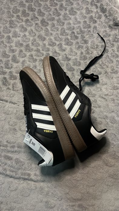 Adidas samba.