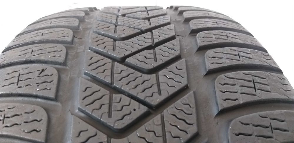 Z5007B sztuka 255/40R19 100V Pirelli Sottozero3