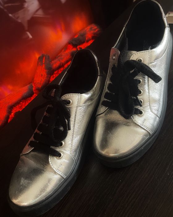 Мокасини лофери кросівки