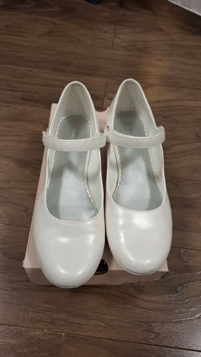 Pantofelki buty komunijne 35 wygodne