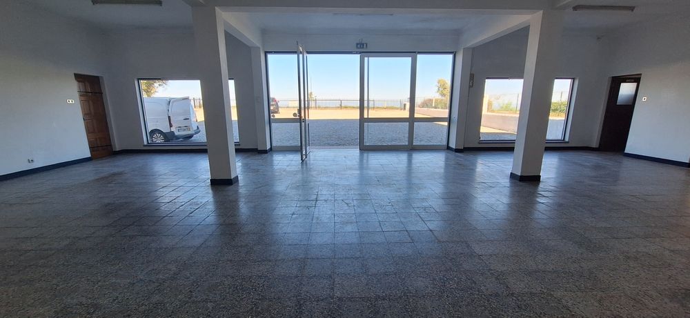 Alugo loja 270m2 com parque privado