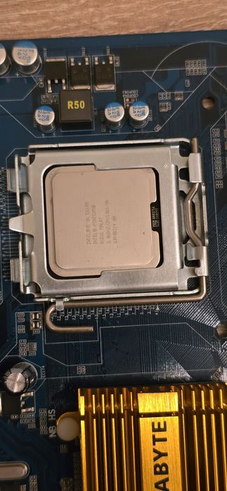 GIGABYTE GA-G31M-ES2L + Pentium E6600 + 2 ГБ DDR2 + кулер + заглушка