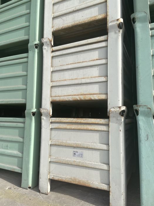 Металеві чеські контейнери/ящики