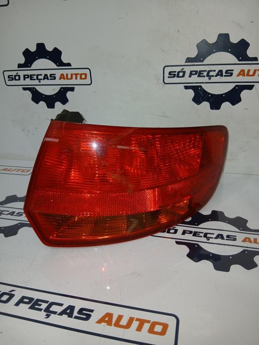 FAROLIM DIREITO PRATEADO AUDI A3 8P1 1.4TSI ANO: 2007