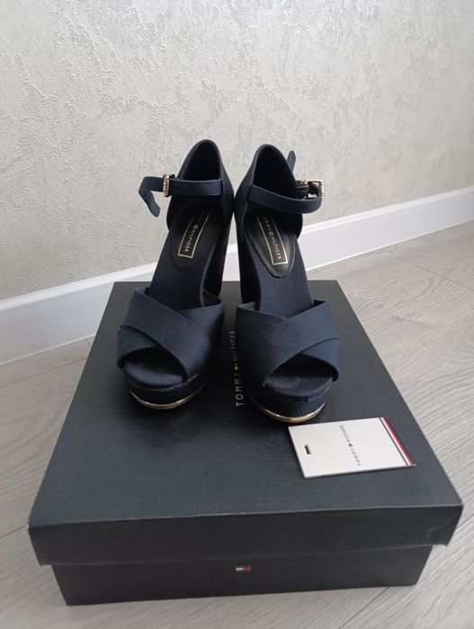 Tommy Hilfiger босоніжки, еспадрильї жіночі 36 р