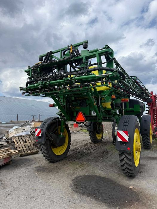 Обприскувач самохідний John Deere M4040