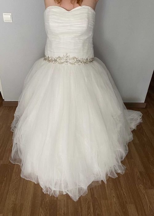 Vestido de noiva + véu + saiote completo 750€ negociável