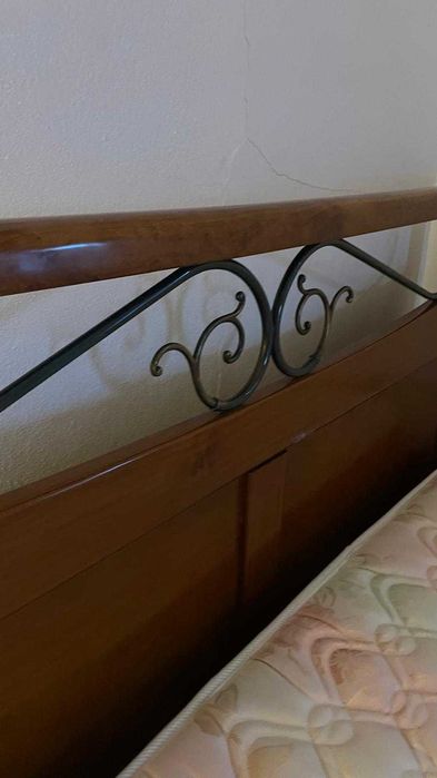 Conjunto Cama, Colchão e mesas de cabeceira
