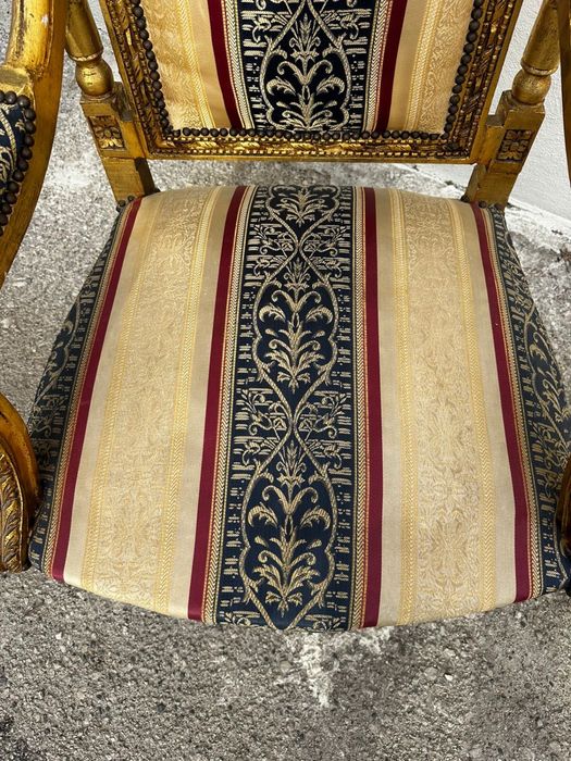 Золоті крісла