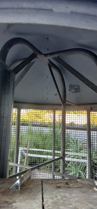 Viveiro grande exterior cilíndrico de jardim em ferro