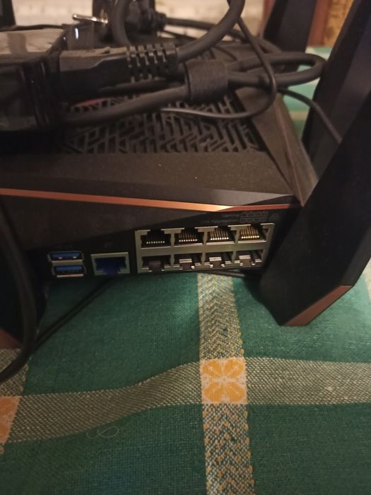 Sprzedam router ASUS ROG GT-AC5300 (5300Mb/s a/b/g/n/ac, 2xUSB)