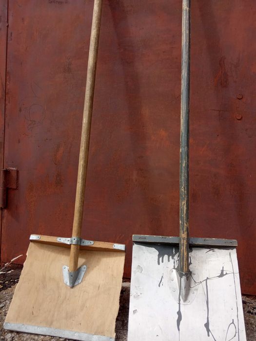 Лопата для уборки снега /деревянная/