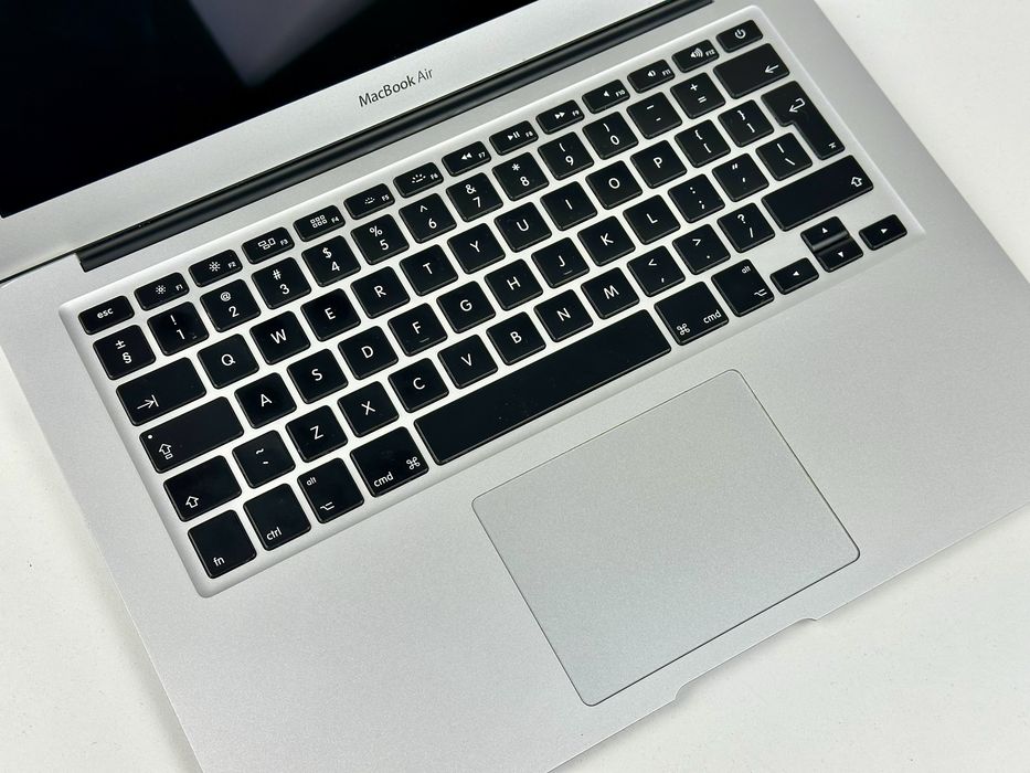MacBook Air 13” Early 2015 | i5 1.6 GHz | 8GB RAM | SSD | Monterey