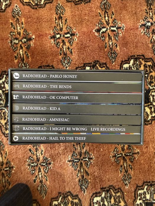 Radiohead Album Box Set, uma edição limitada de 2007 da Parlophone que contém 7 CDs.