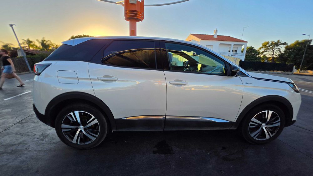 Peugeot 3008 Allure Hybrid Plug In, como novo