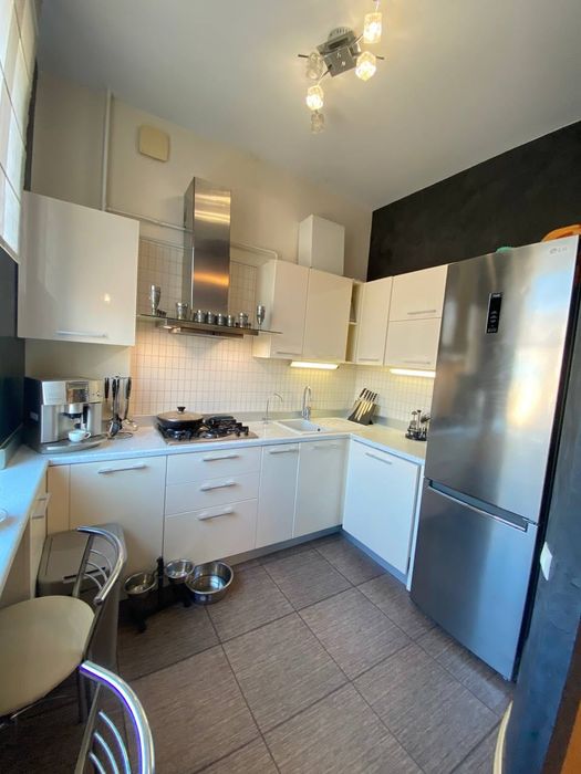 Продаж  3х кімнатної квартири студії в самому центрі біля Європи