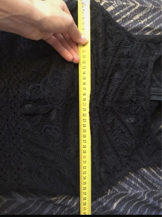 Czarna sukienka koronkowa