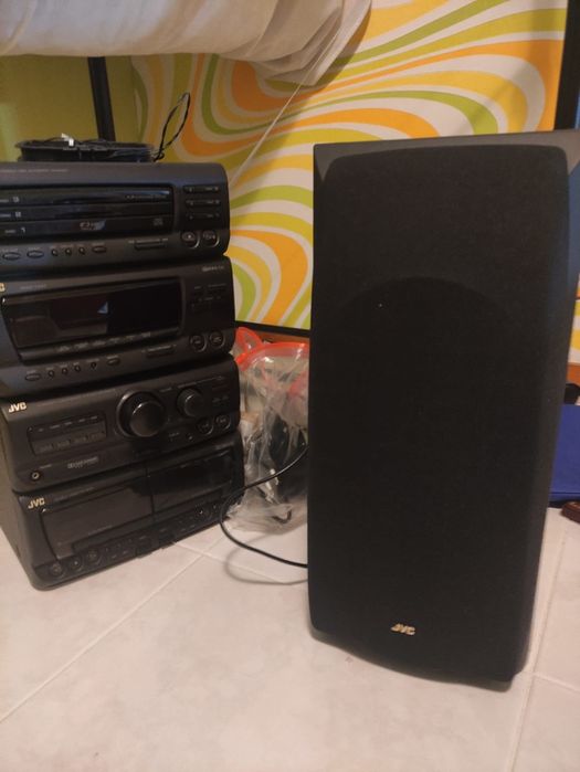 Aparelhagem JVC,  com som surround - leitor de CD, cassetes, rádio