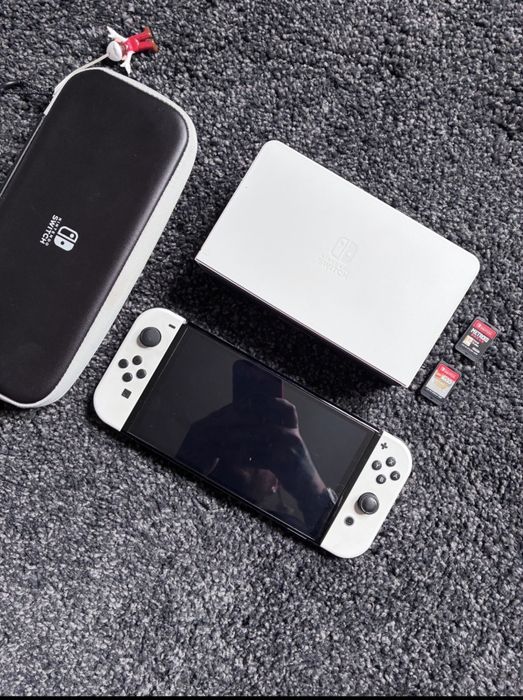 Consola Nintendo Switch OLED + 2 Jogos