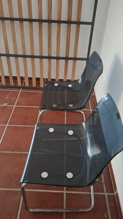 Varias cadeira para escritorio