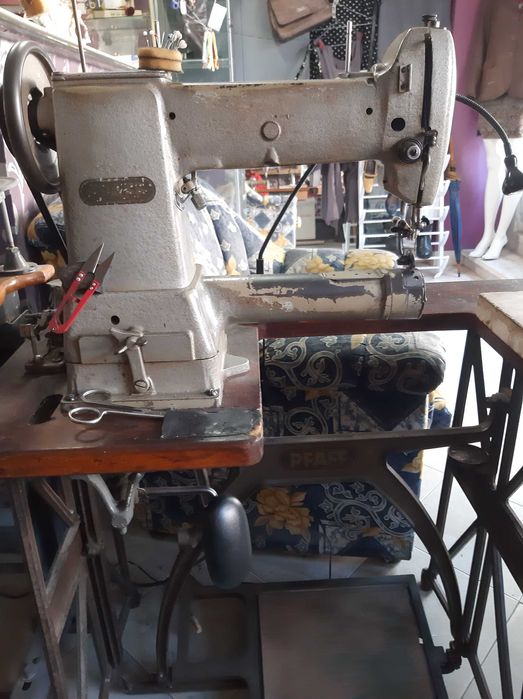 Máquinas para fazer sapatos e copiar chaves