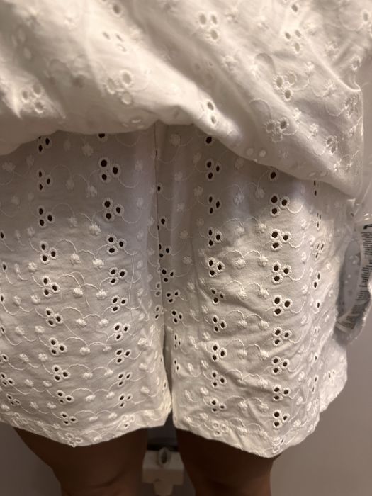 Elegancka sukienka ze spodenakmi