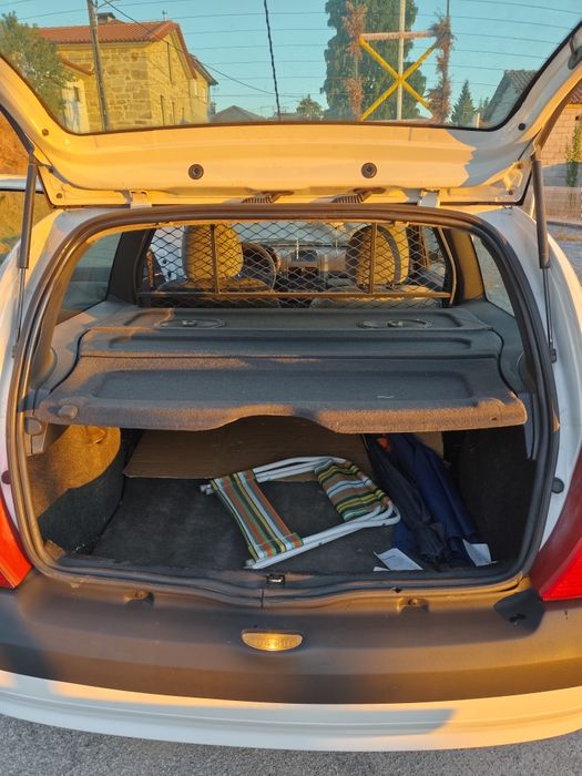 Clio comercial sem nada a fazer