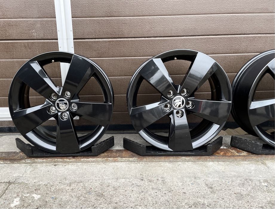 4x felgi aluminiowe 5x100 r16 et35 6J Alufelgi Czarne Oryginalne Skoda