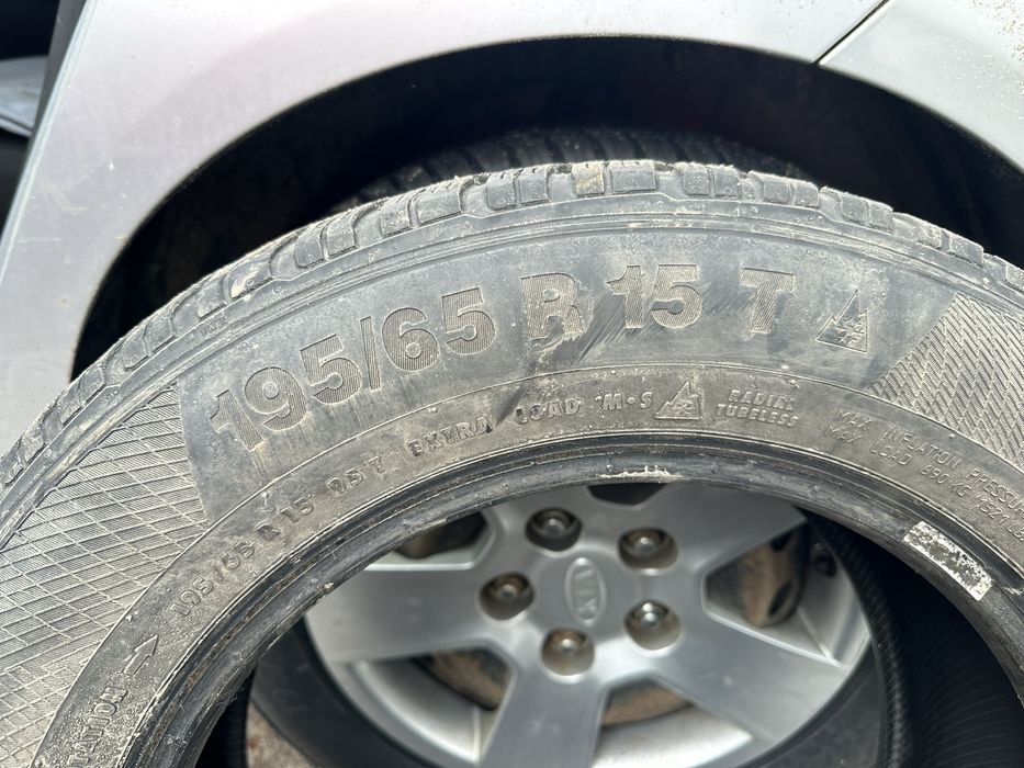 Dwie opony zimowe Continental 195/65/15