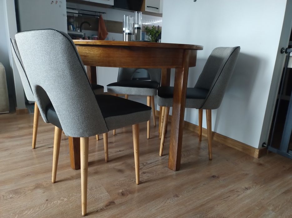 Stół okrągły rozkładany z krzeslami