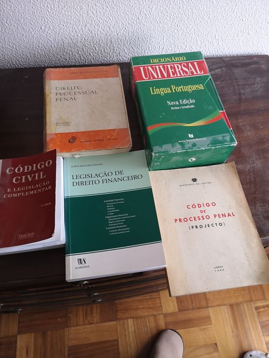 Livros código civil dicionário lei de trabalho etc