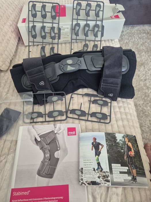 Miękka orteza stawu kolanowego ze stabilizatorem. M