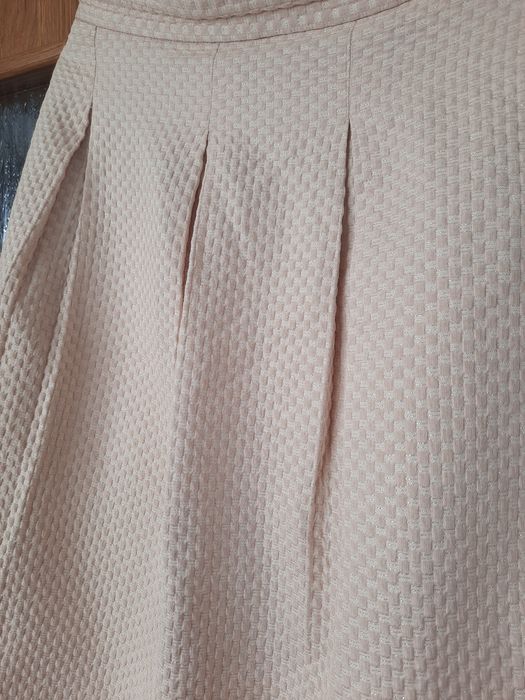 Spódnica pudrowa pudroworóżowa w kontrafałdy M 38 H&M