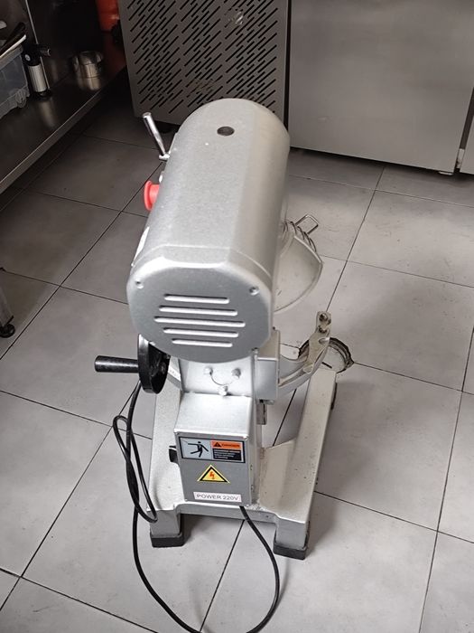 Batedeira Industrial / Comercial VEVOR B15-BT (15 Litros) – Como Nova / Excelente Estado