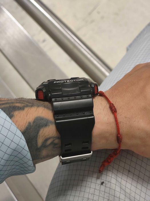 Relógio G-shock preto e vermelho