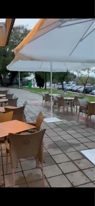 Espaço ideal para Bistro Wine Bar Brunch Tapas  Lounge ou restauração moderna.
