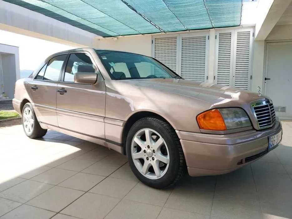Mercedes-Benz 220 — fotografia 12