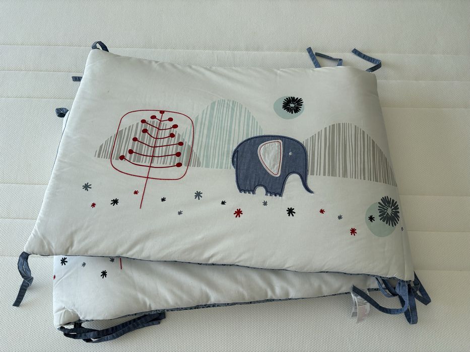 Protetor de berço para cama de bebé