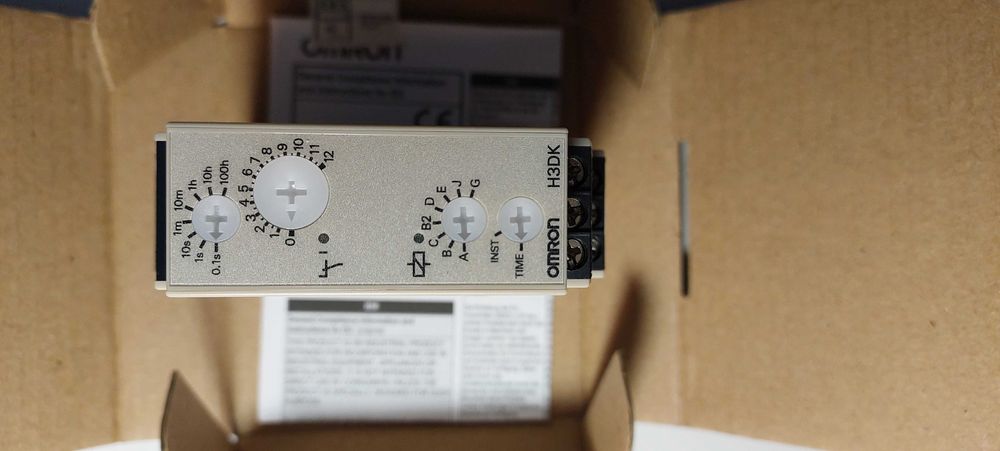 Реле часу (аналоговий таймер) Omron H3DK-M2 24-240 AC/DC