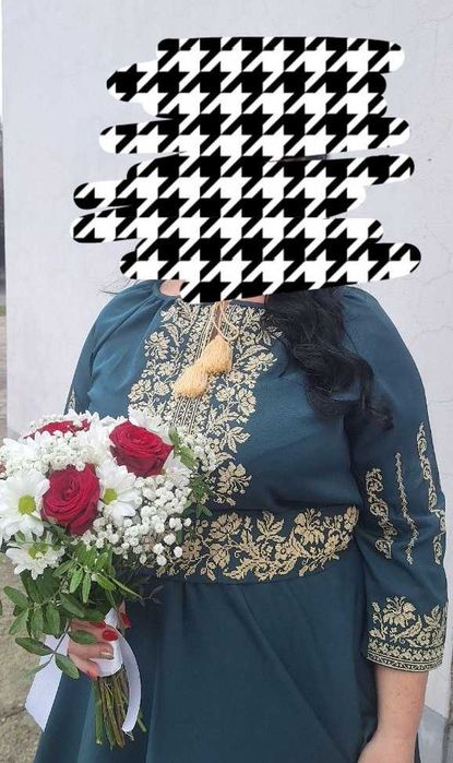 Сукня вечірня, довга, вишита
