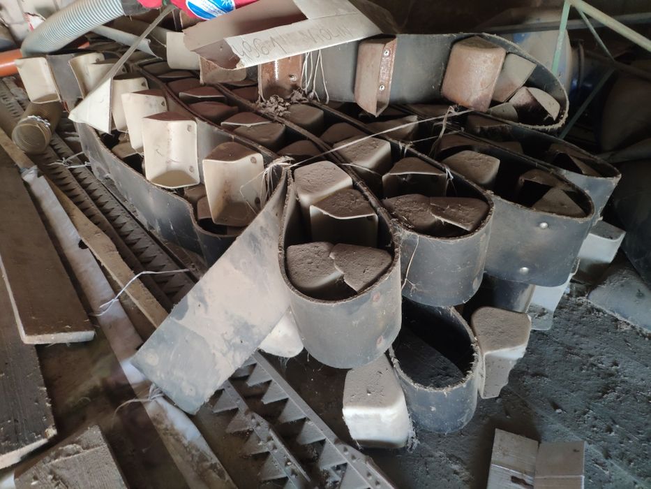 Podajnik kubełkowy 13m