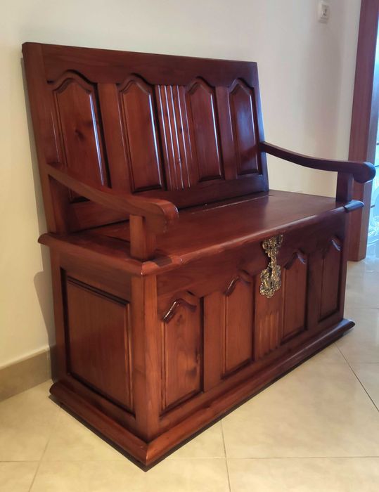 Arca / Banco de madeira maciça