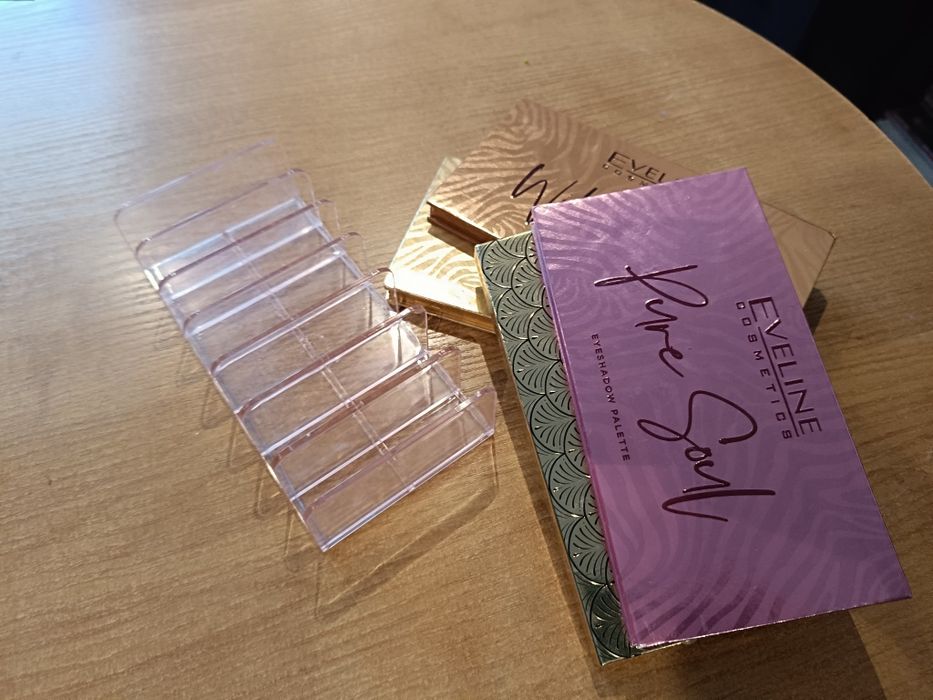 2x segregator, organizer na kosmetyki, paletki cieni