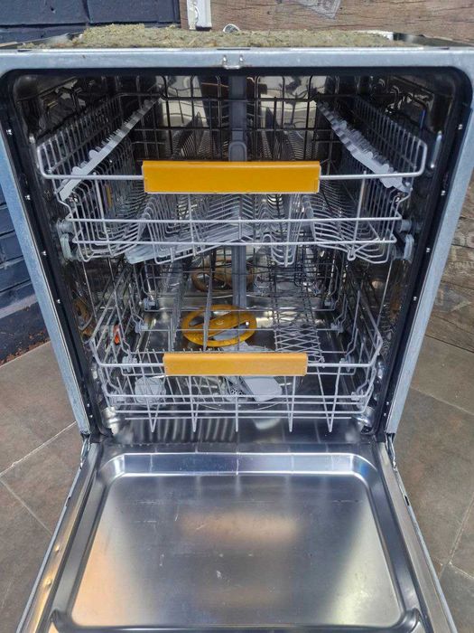 Вбудована посудомийна машина Beko DIN39330