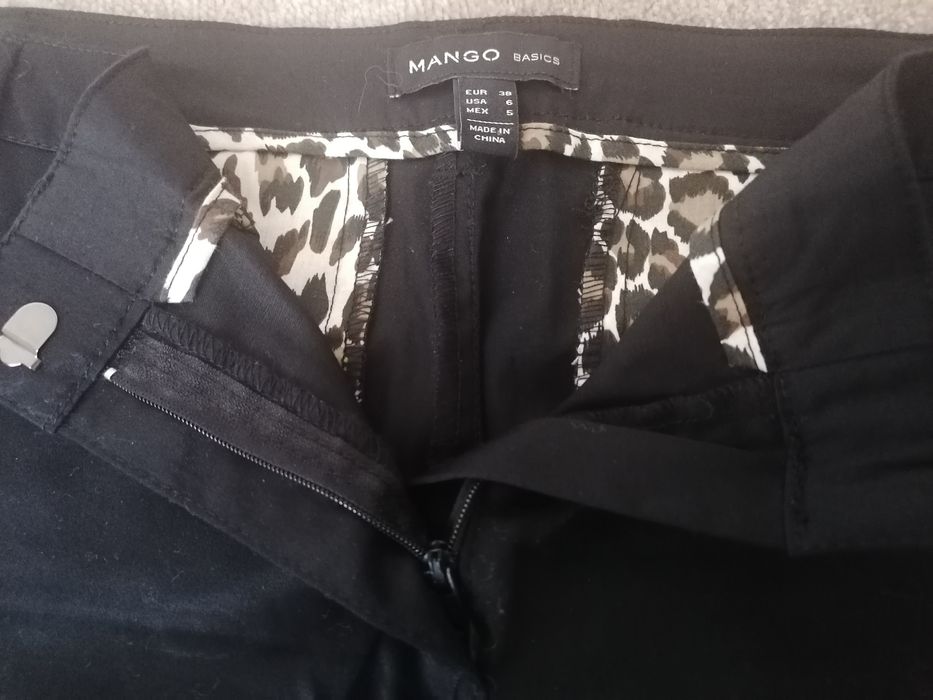 Saia curta, cor preta, t36, marca Mango