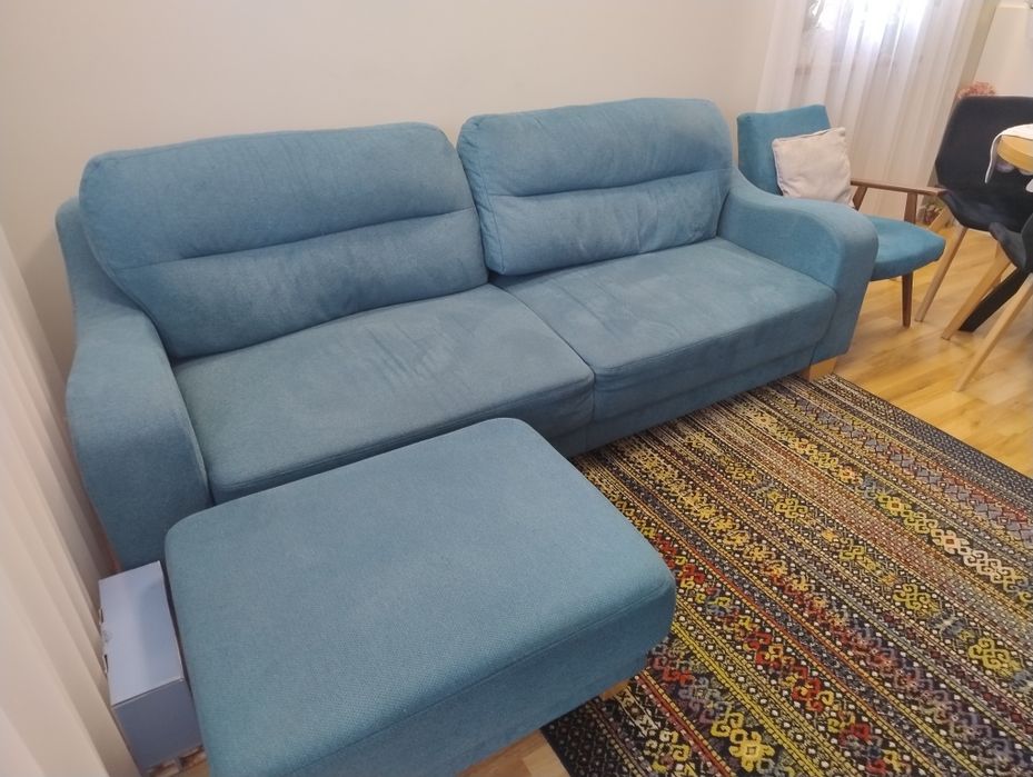 Sofa rozkładana z pufą