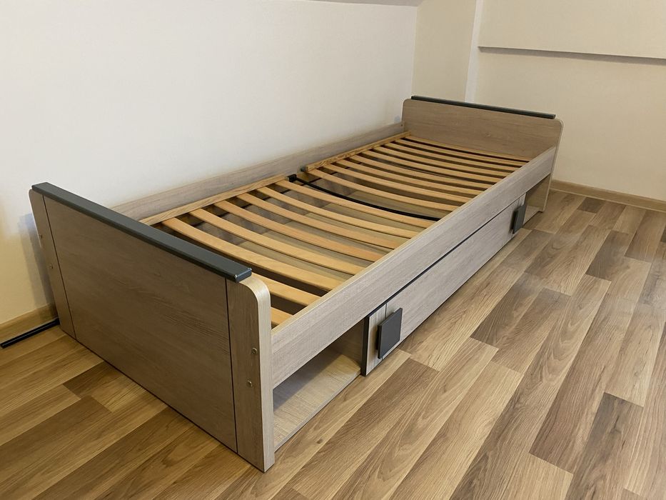 Łóżko jednoosobowe z szufladą