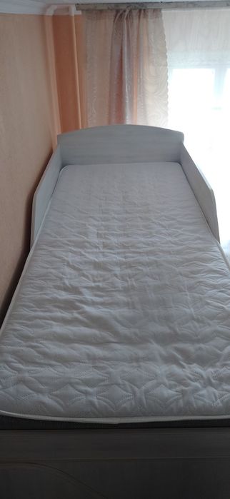 Дитяче ліжко стінка